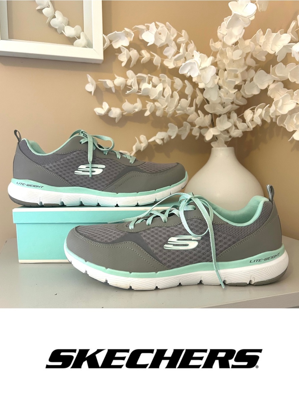 Like New Skechers Women's Flex Appeal 3.0 Go Forward Wide Width Shoes Size 8.5W